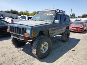  Salvage Jeep Grand Cherokee