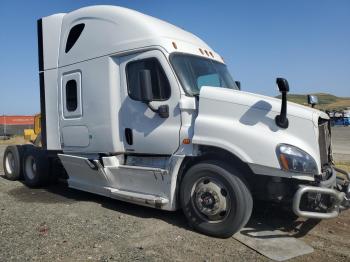  Salvage Freightliner Cascadia 1