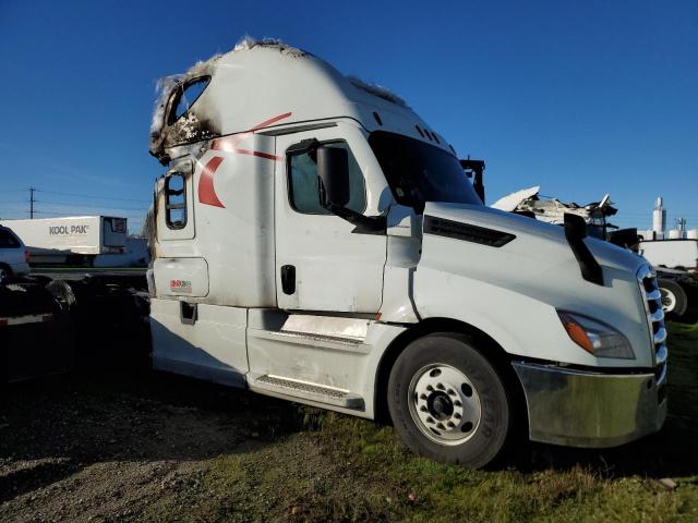  Salvage Freightliner Cascadia 1