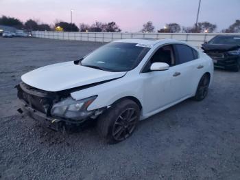  Salvage Nissan Maxima