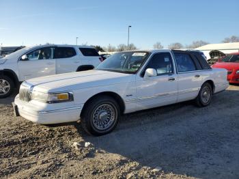  Salvage Lincoln Towncar