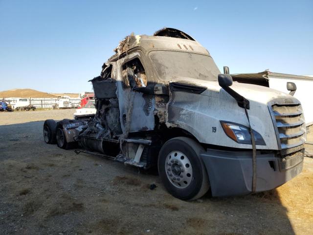  Salvage Freightliner Cascadia 1