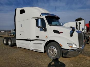  Salvage Peterbilt 579