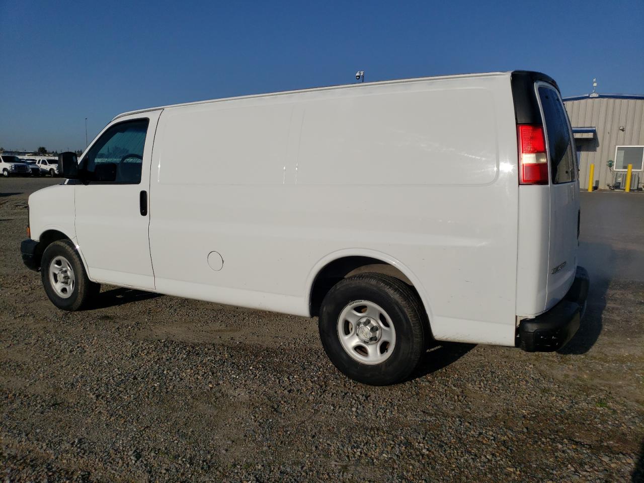 Chevrolet Express Image 3