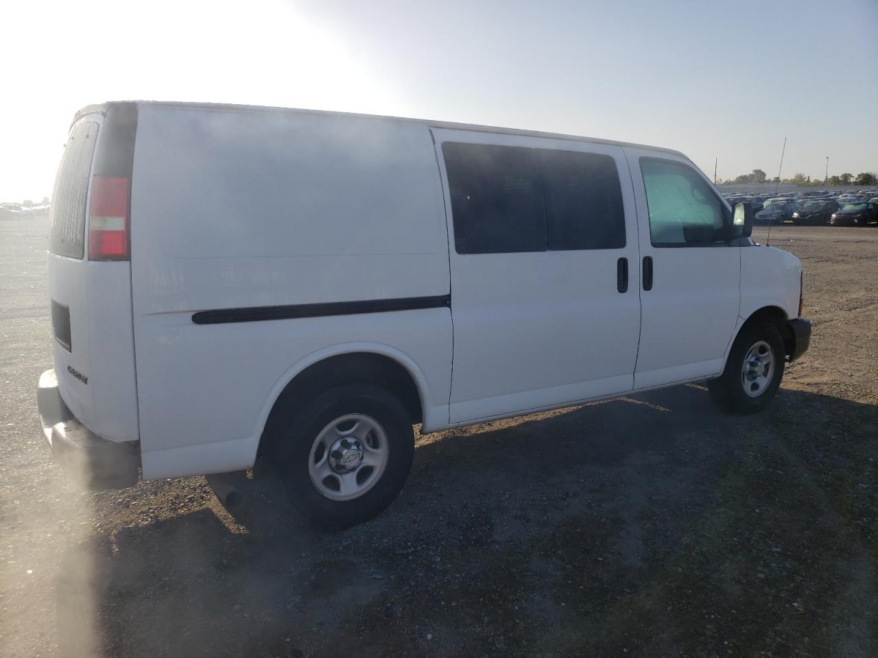 Chevrolet Express Image 2