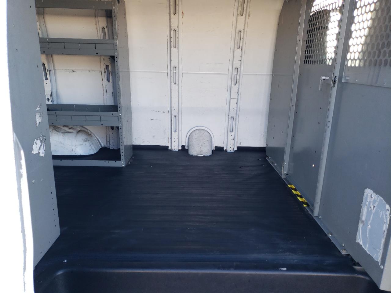 Chevrolet Express Image 10