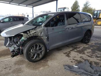  Salvage Chrysler Pacifica