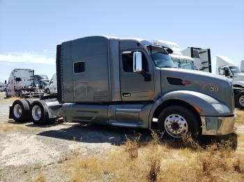  Salvage Peterbilt 579