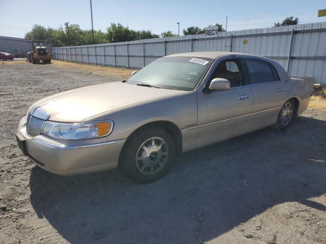  Salvage Lincoln Towncar