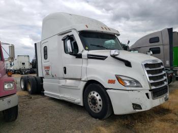  Salvage Freightliner Cascadia 1
