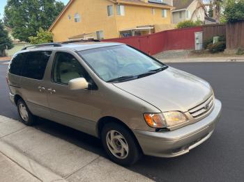  Salvage Toyota Sienna