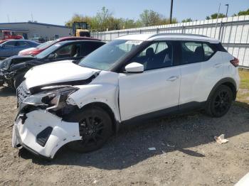  Salvage Nissan Kicks