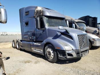  Salvage Volvo Vnl