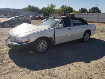  Salvage Lincoln Towncar