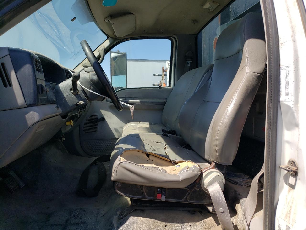 Ford F-650 Super Duty Image 9