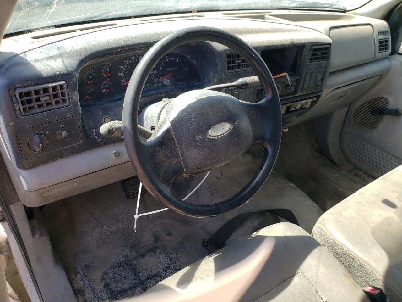 Ford F-650 Super Duty Image 6