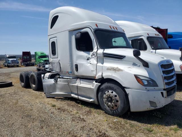  Salvage Freightliner Cascadia 1
