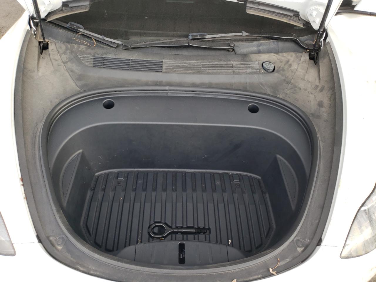 Tesla Model 3 Image 10