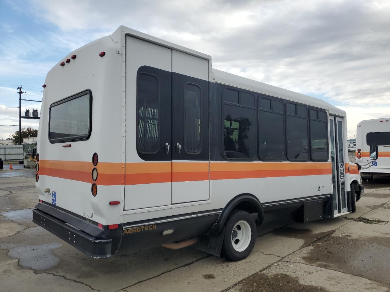 Chevrolet Express Image 10