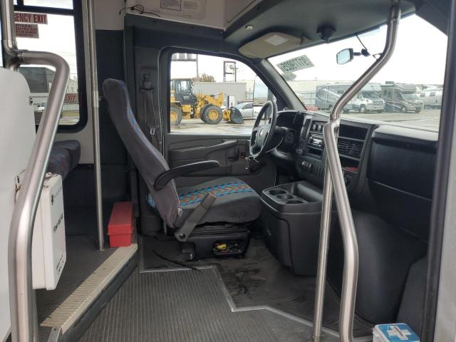 Chevrolet Express Image 9