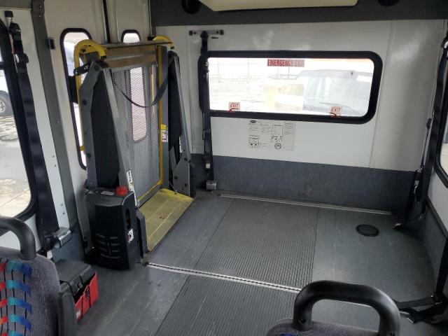 Chevrolet Express Image 4