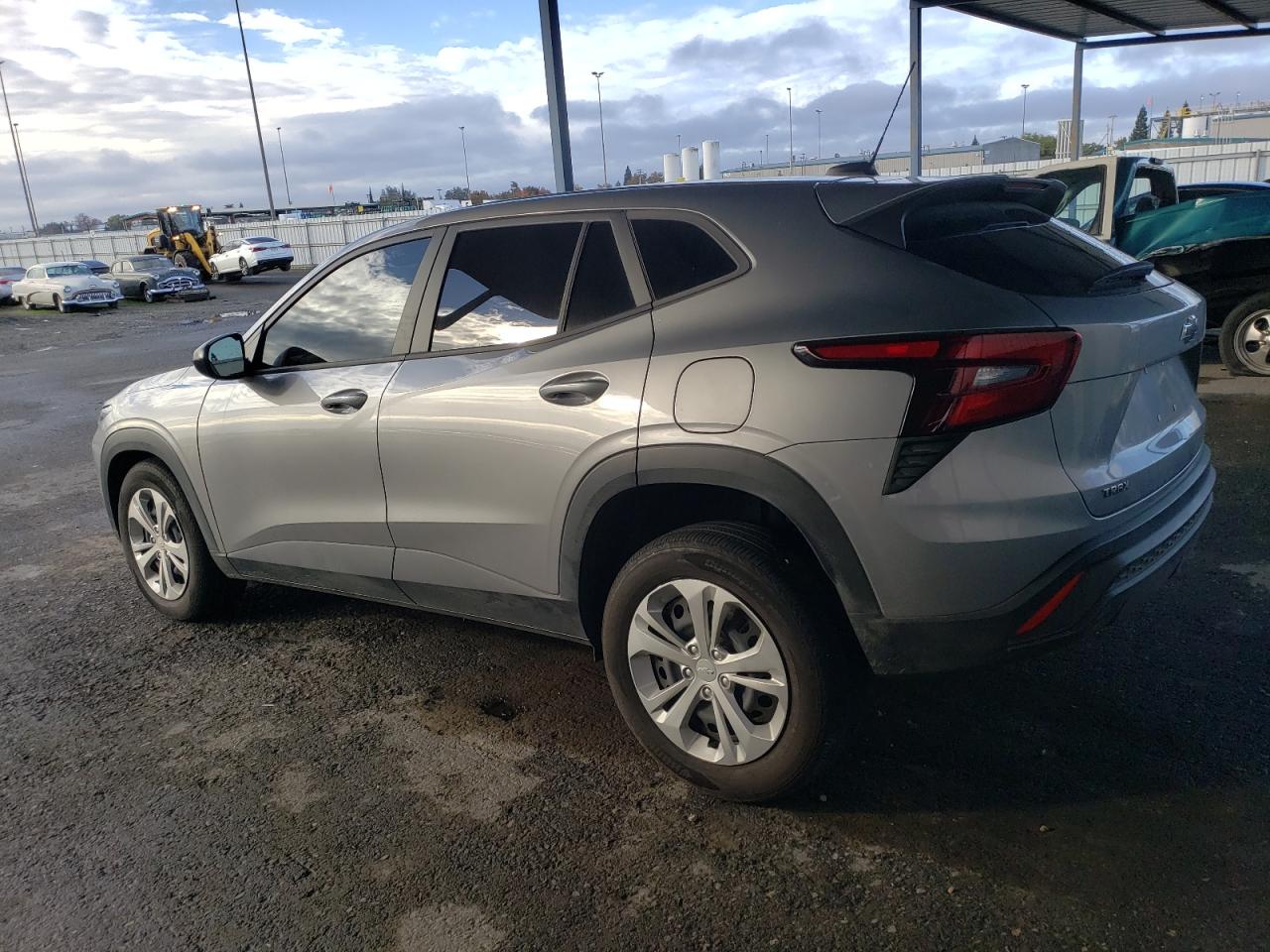 Chevrolet Trax Ls Image 2