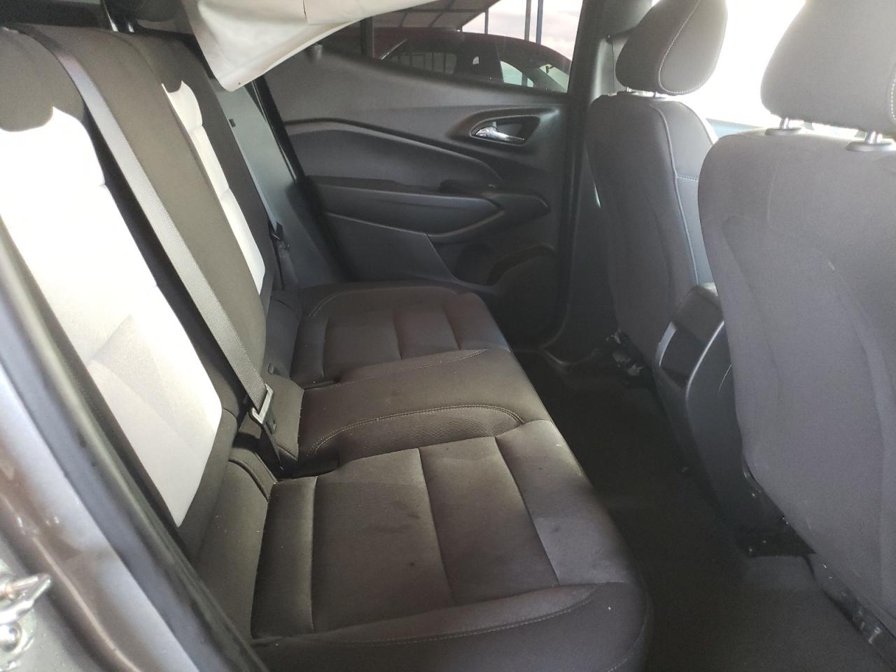 Chevrolet Trax Ls Image 8