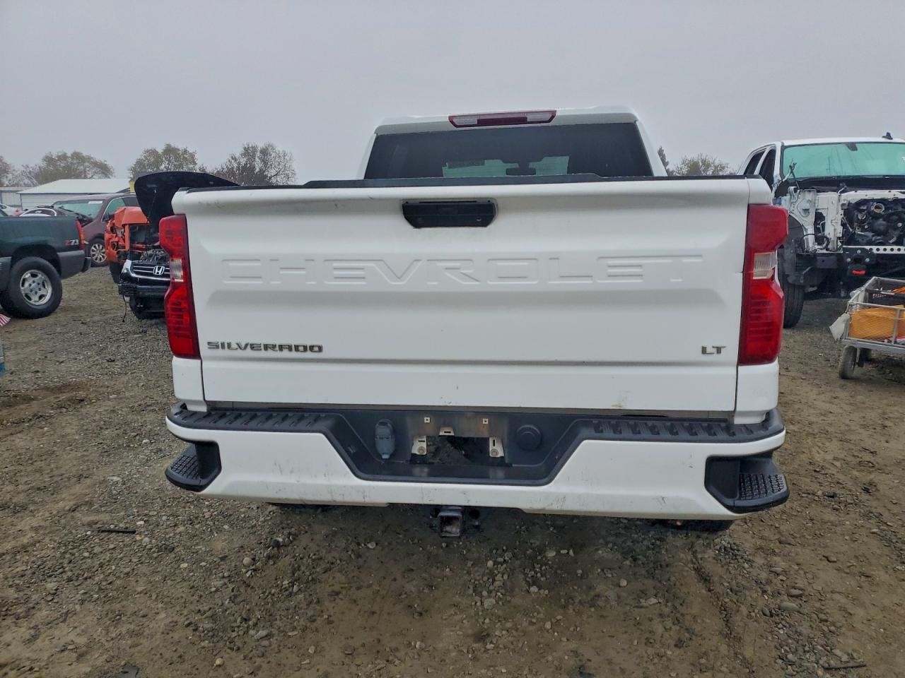 Chevrolet Silverado C1500 Custom Image 3