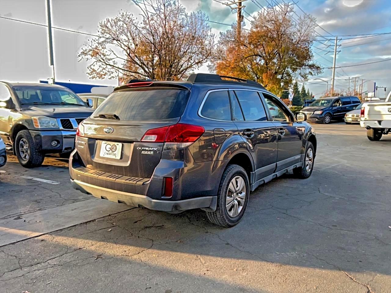 Subaru Outback 2.5i Image 8