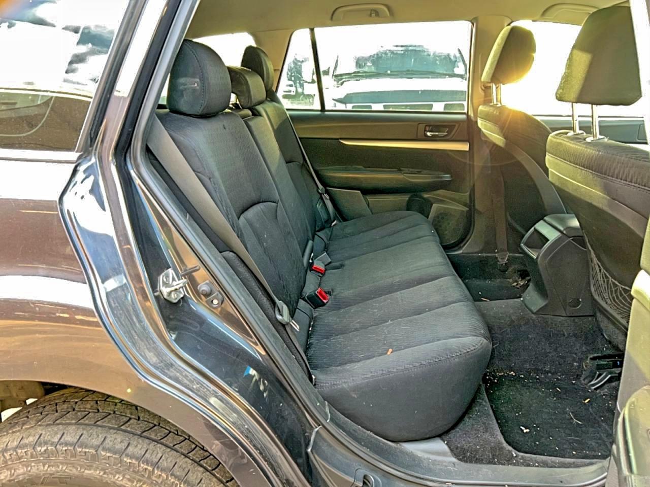 Subaru Outback 2.5i Image 9