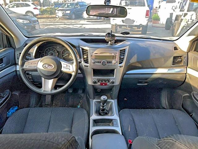 Subaru Outback 2.5i Image 10