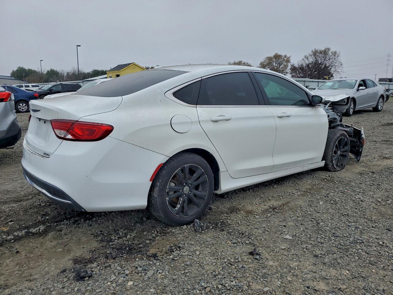 Chrysler 200 Limited Image 6