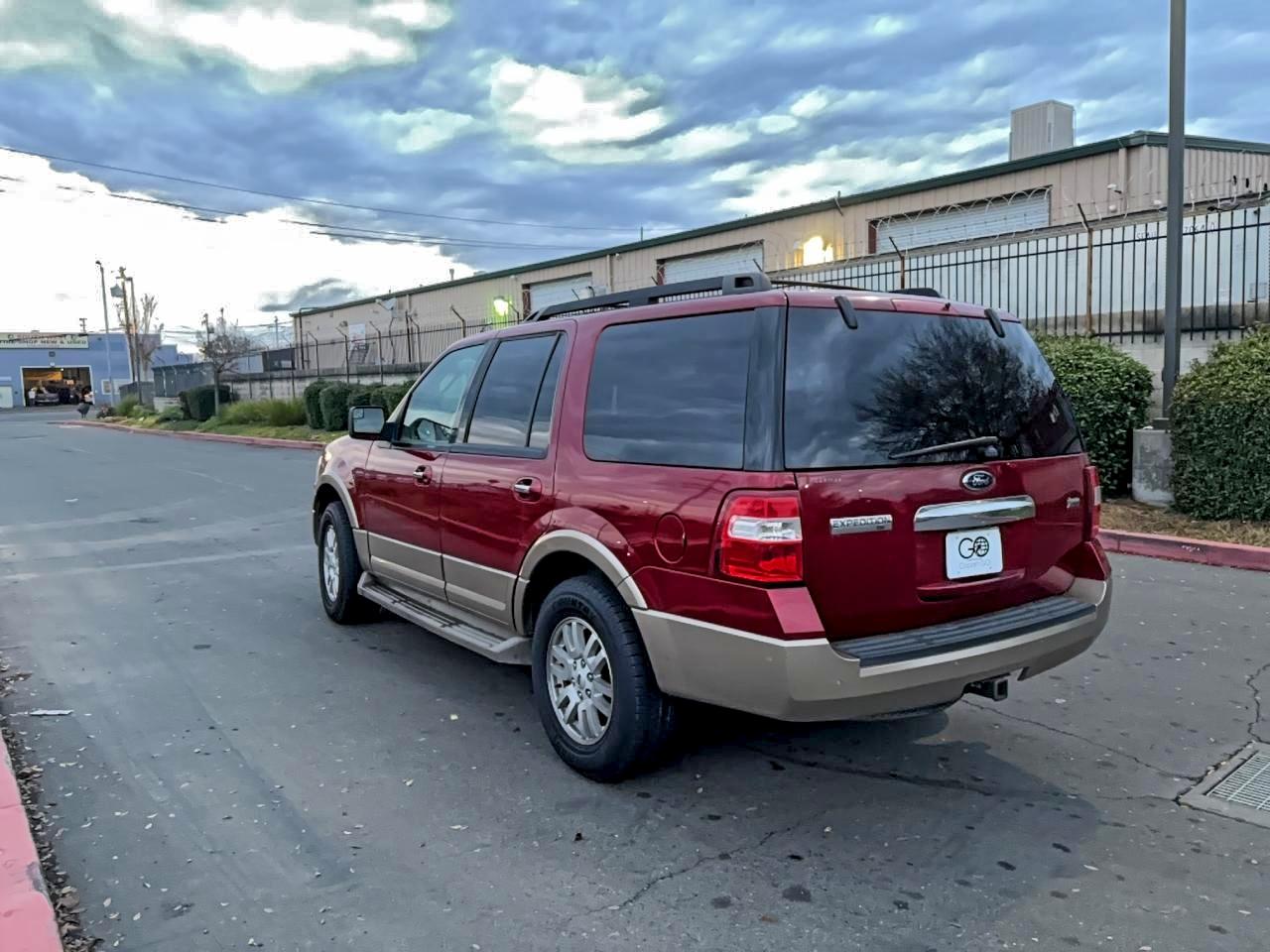 Ford Expedition Xlt Image 9