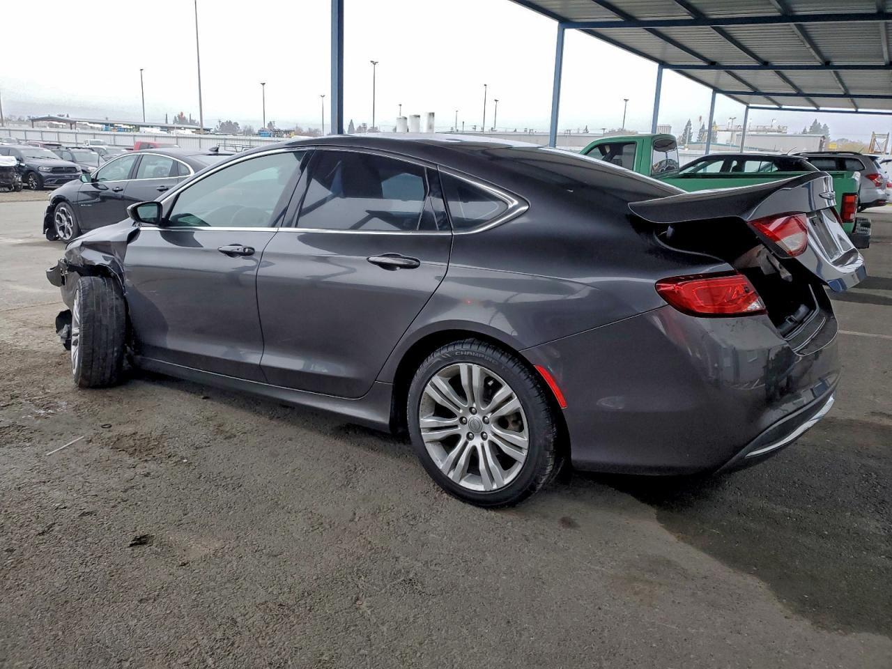 Chrysler 200 Limited Image 2