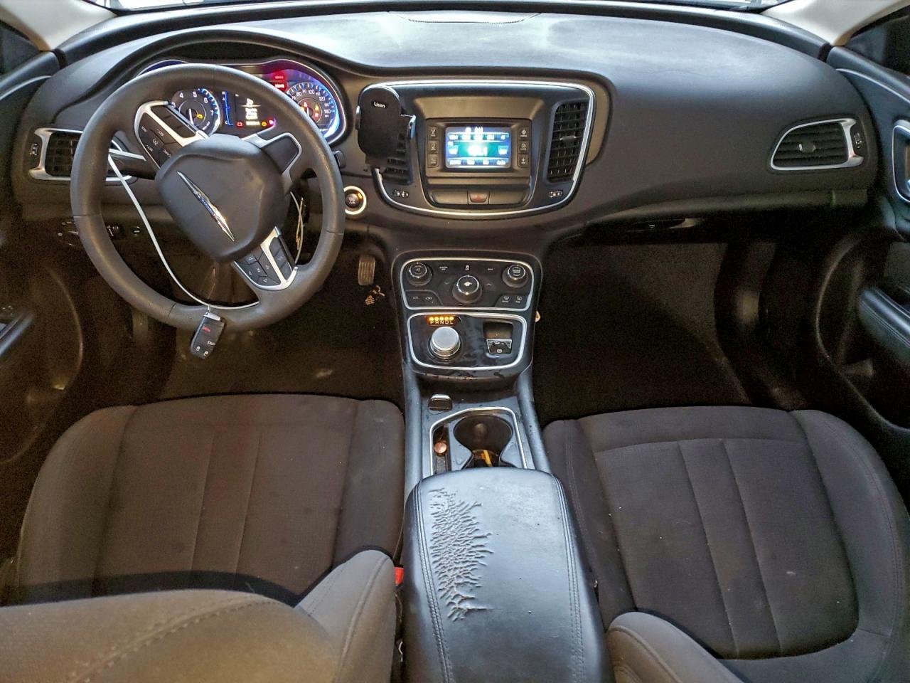 Chrysler 200 Limited Image 9