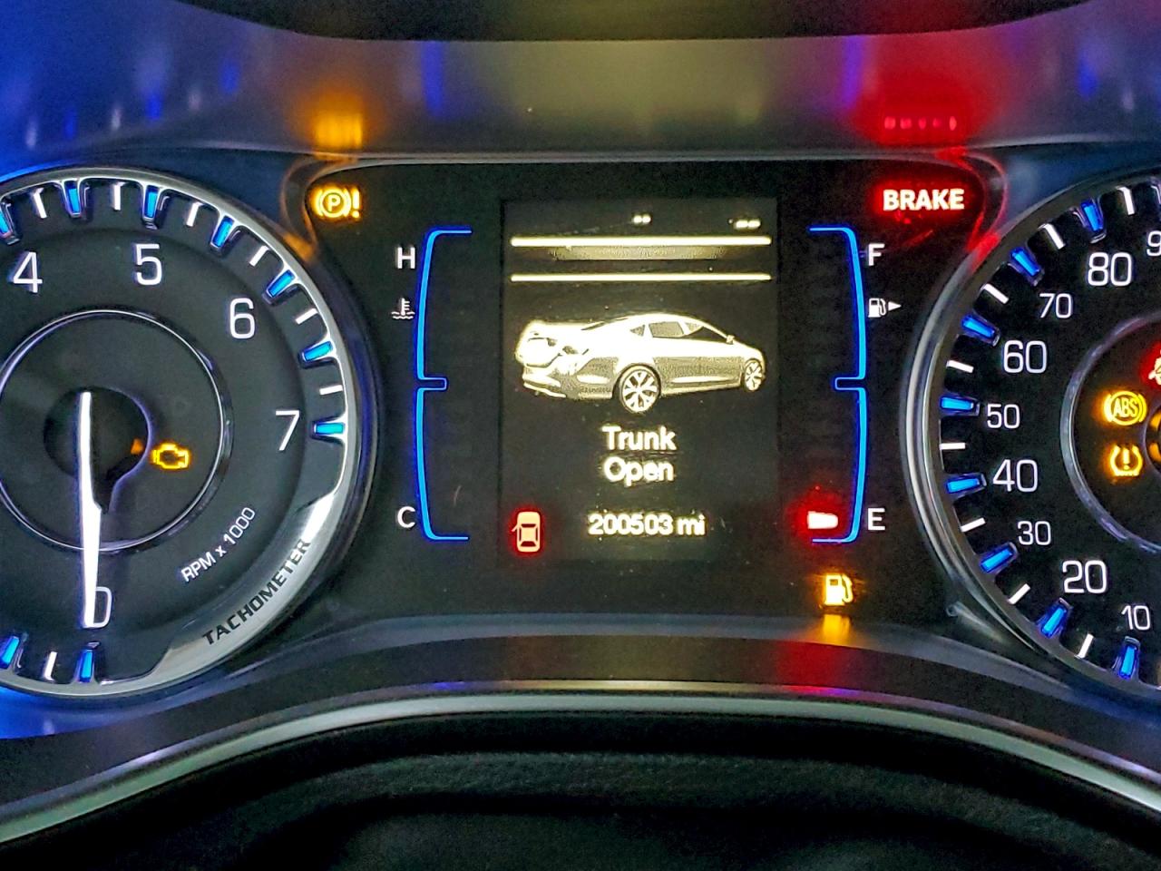 Chrysler 200 Limited Image 11