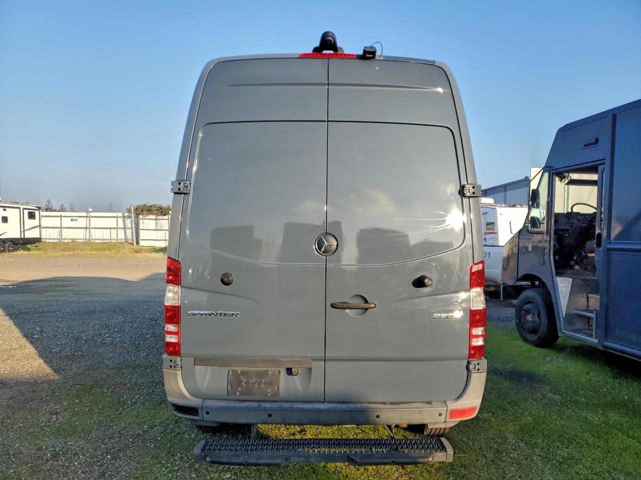 Mercedes-Benz Sprinter 2500 Image 9