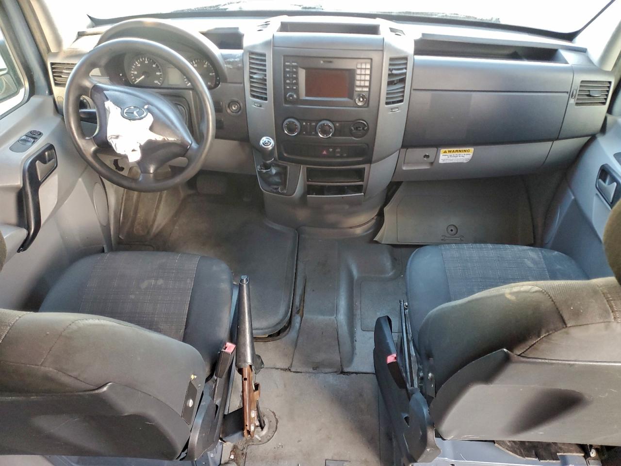 Mercedes-Benz Sprinter 2500 Image 11