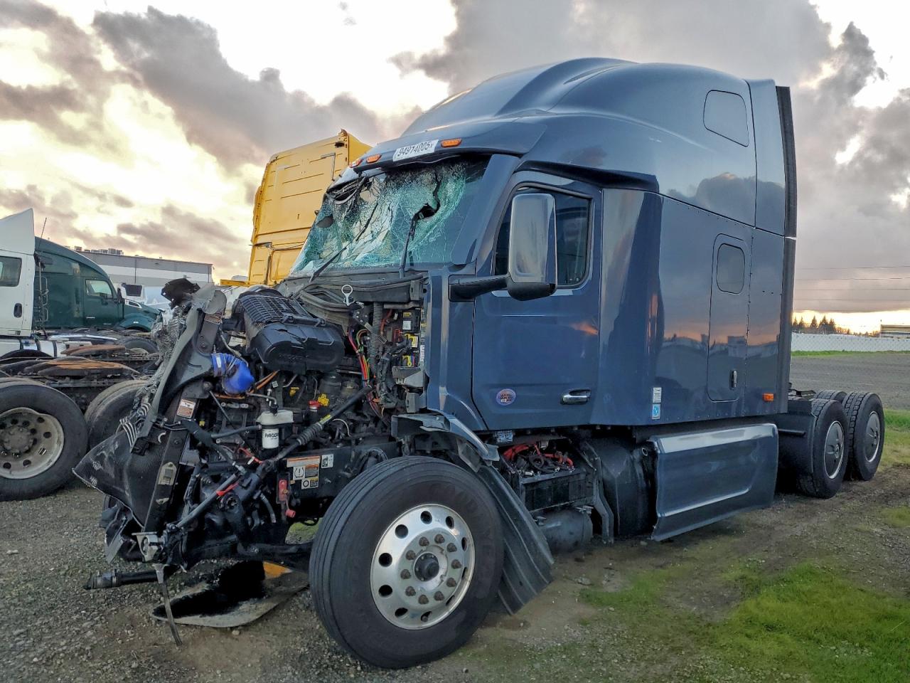 Peterbilt Tractor 579 Image 3