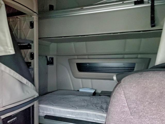 Peterbilt Tractor 579 Image 8