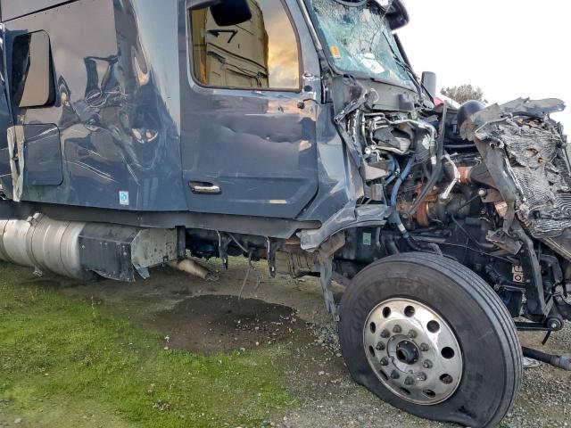 Peterbilt Tractor 579 Image 2