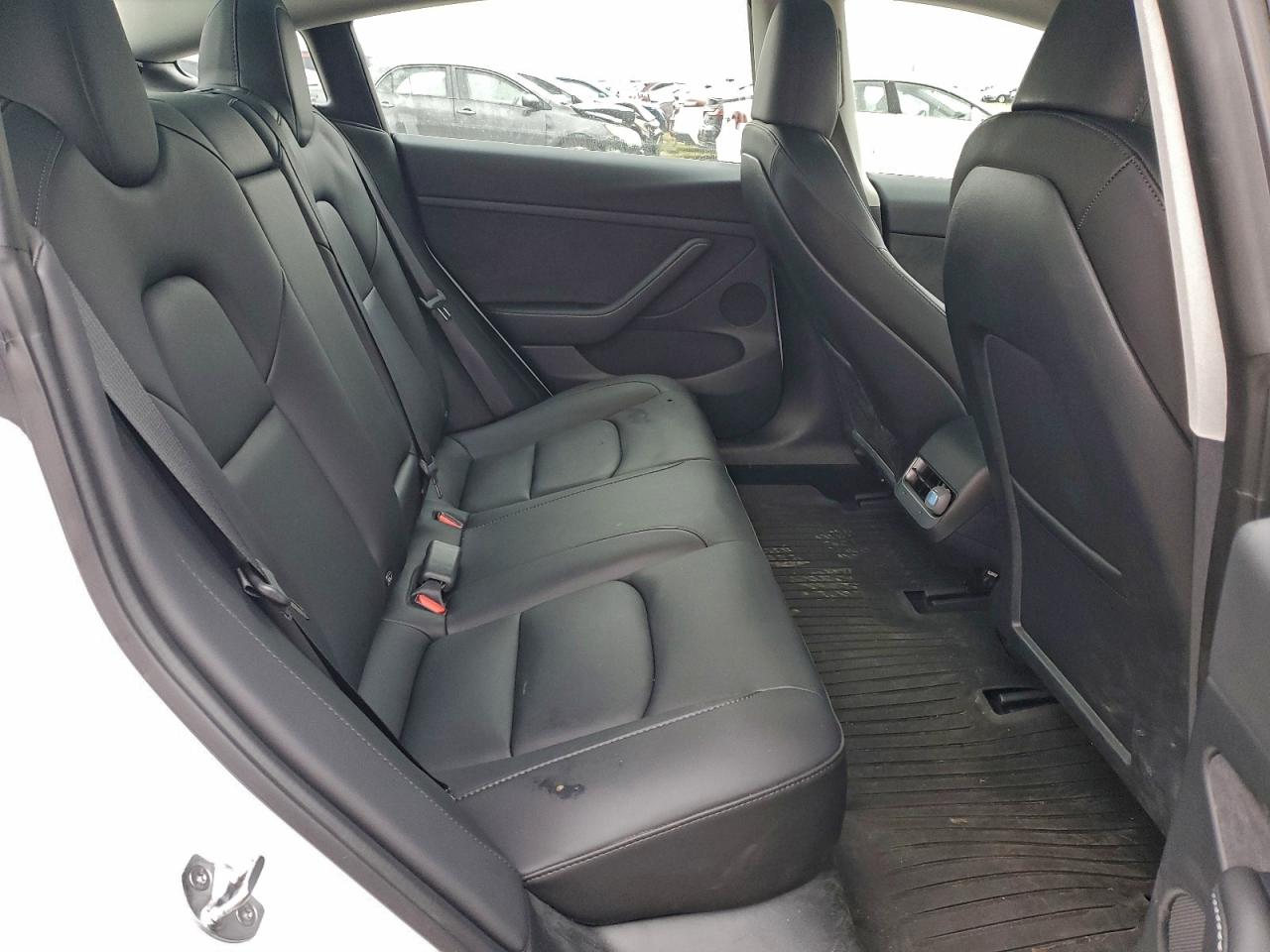 Tesla Model 3 Image 10