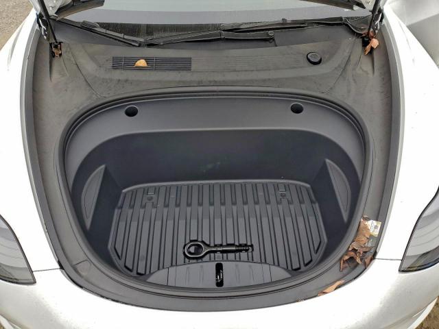 Tesla Model 3 Image 11
