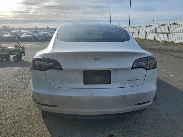 Tesla Model 3 Image 12