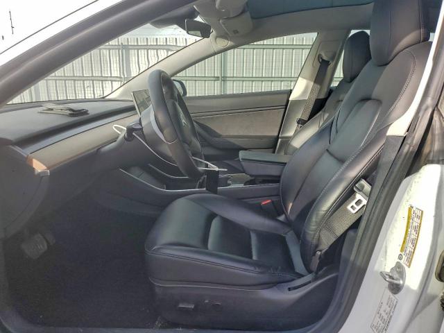 Tesla Model 3 Image 11