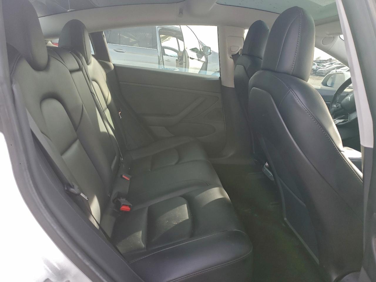 Tesla Model 3 Image 8