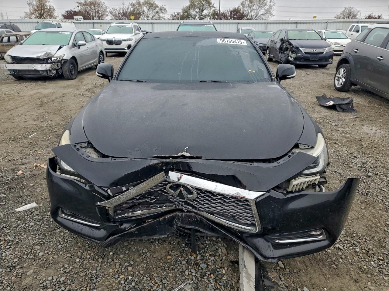 INFINITI Q60 Luxe 300 Image 3