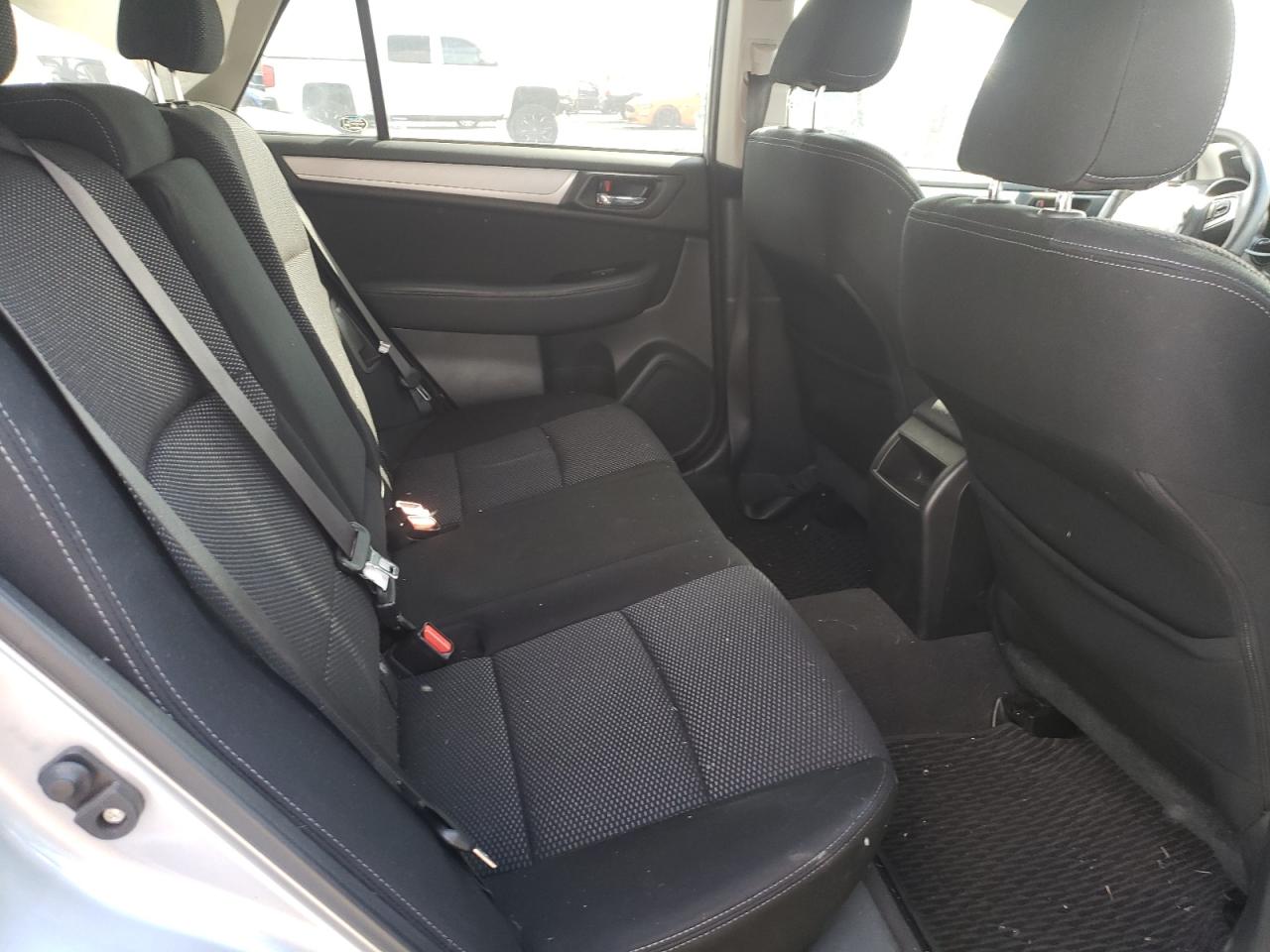 Subaru Outback 2.5i Premium Image 8