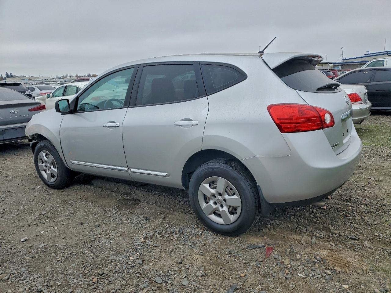 Nissan Rogue S Image 2