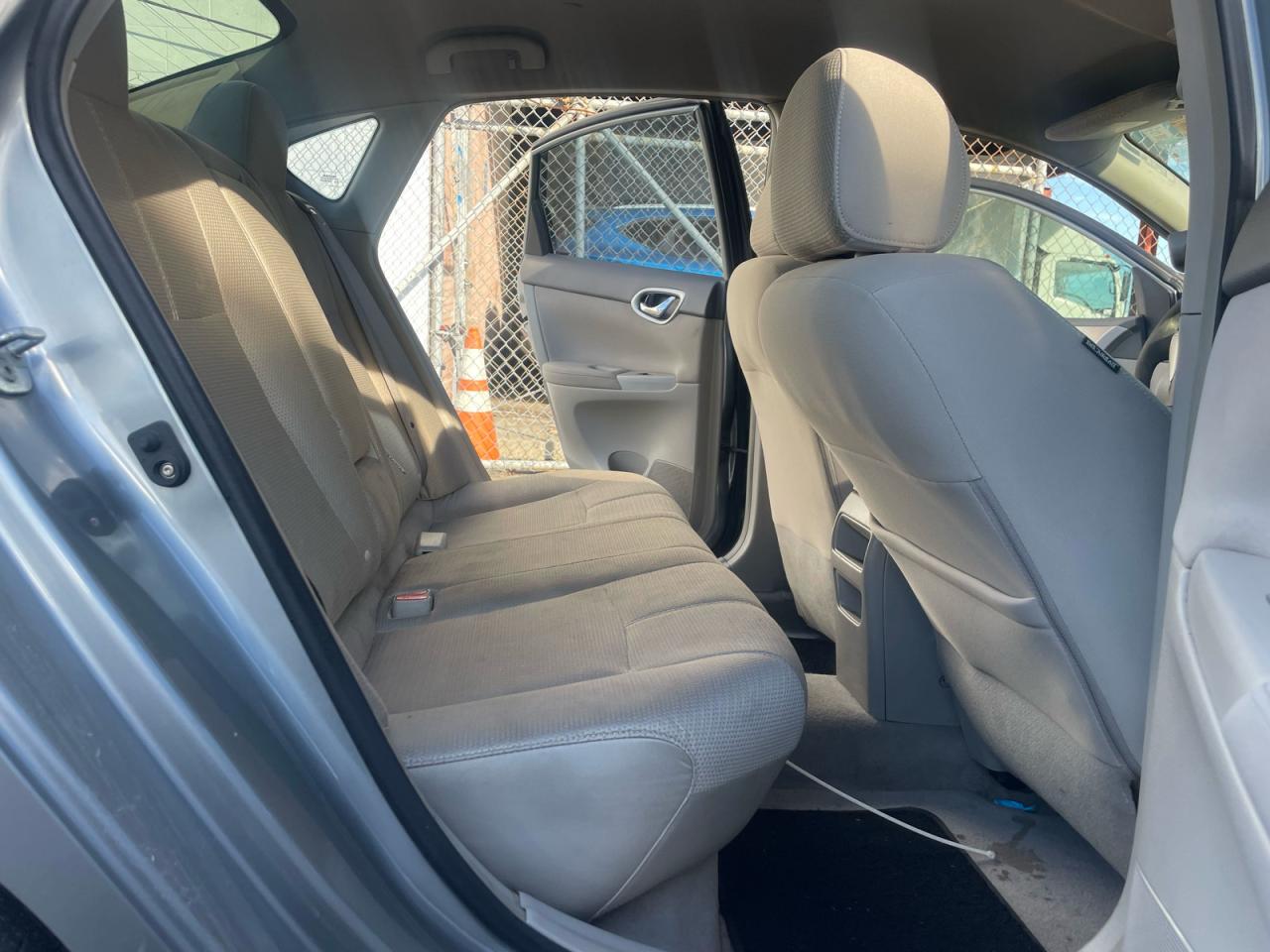 Nissan Sentra S Image 10